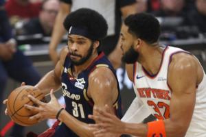 硬唐！追梦：唐斯的防守投入度前所未见 之前他总犯愚蠢的犯规